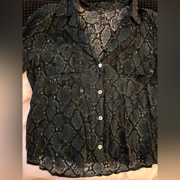 Snake print button down top - Picture 2 of 5